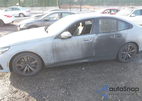 2025 BMW 530I xDrive z USA, uszkodzony, nr VIN WBA53FJ09SCU17582